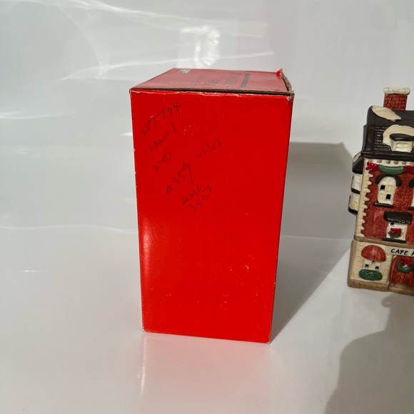 Caldor Vintage Hand Painted Ceramic Lighted House - Cafe Roma - Picture 11 of 12